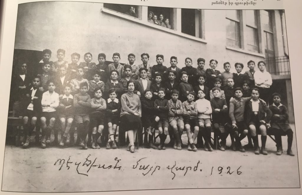 Vahram Burmayan'ın El Yazısı ve 1926 Bezciyan Ermeni Okulu Öğrencileri